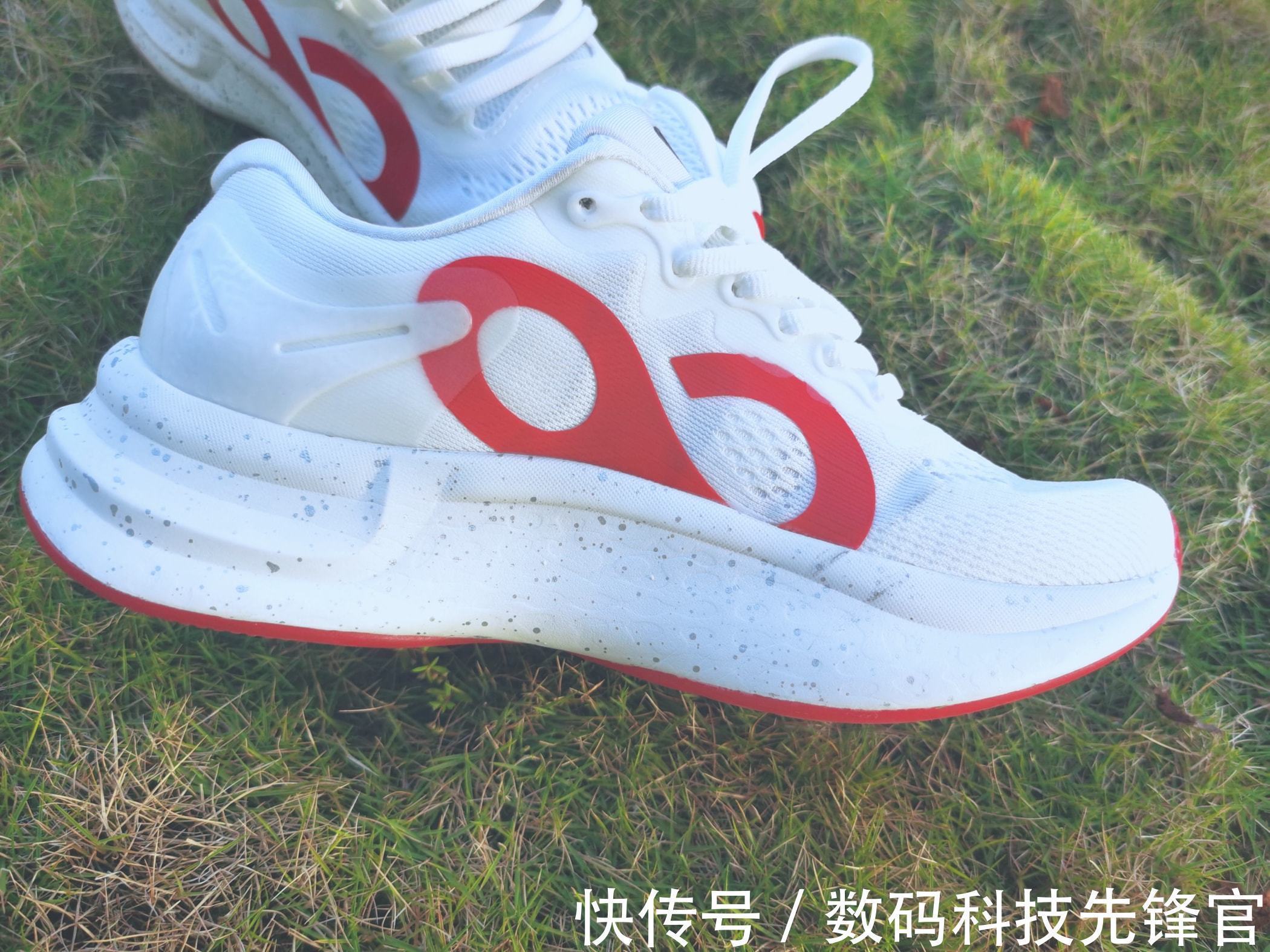 跑步 大胆尝试,咕咚逐日21K厚底跑鞋,加倍弹力爆发确实香