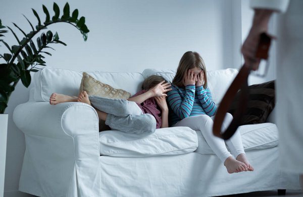 初中女生夜夜“尿床”，妈妈称水喝多了，医生检查后偷偷报了警