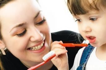 刷牙|3岁儿子满口小黑牙,送去医院检查后,医生的话让妈妈万分羞愧