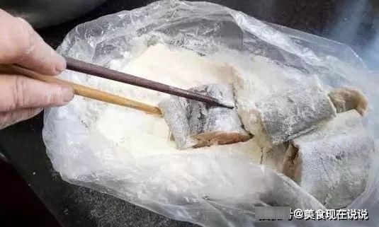 炸带鱼用面粉还是淀粉？10人做8人错，难怪又腥又难吃，值得收藏