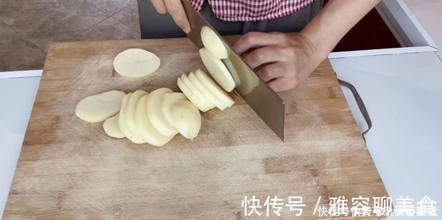 生粉|土豆不要再炒土豆丝了,教你新做法,家人都抢着吃,太香了