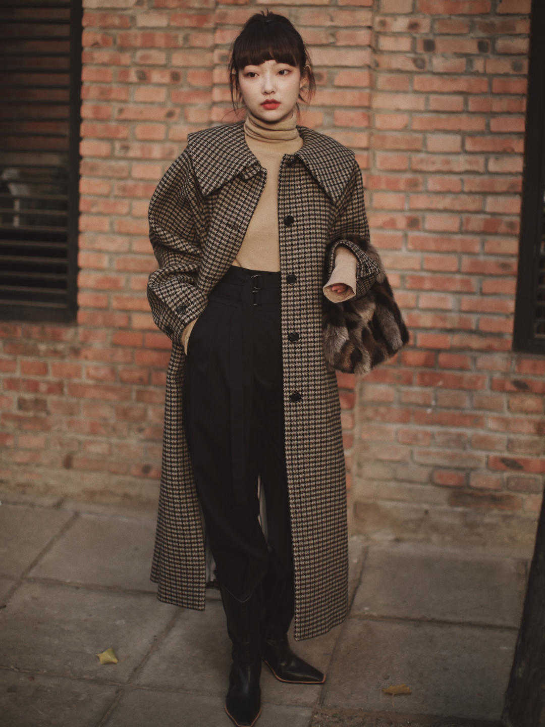 长筒靴|有品味的女人都穿什么大衣?看完潮人示范你就知道了,百搭还显瘦