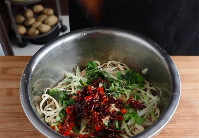陈醋|凉拌豆腐皮,很多人不会调料汁,教你这样做,味道和饭店一样好吃