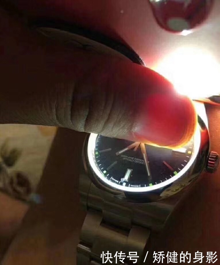 劳力士|劳力士已经成为了一种身份的象征了！品鉴Rolex潜航者绿水鬼腕表