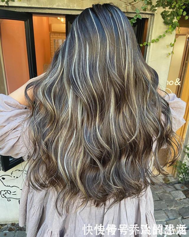 发型|“最值得尝试”的女发,蓬松修颜很有层次感,大多数女性都喜欢