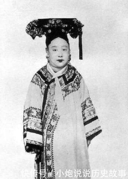 清朝|清朝老照片，那时候的贵族是这样的，也有长得很好看的！