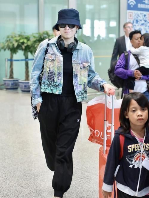 牛仔装|牛仔装怎么穿才好看，看小宋佳的牛仔私服搭配，时髦减龄又高级