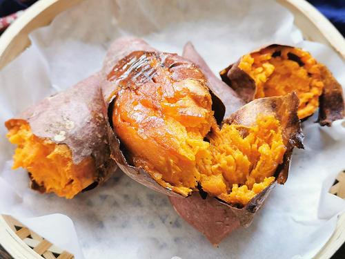  接地|天冷了，这甜品最接地气，抓在手里，边剥皮边吃，暖手又暖胃