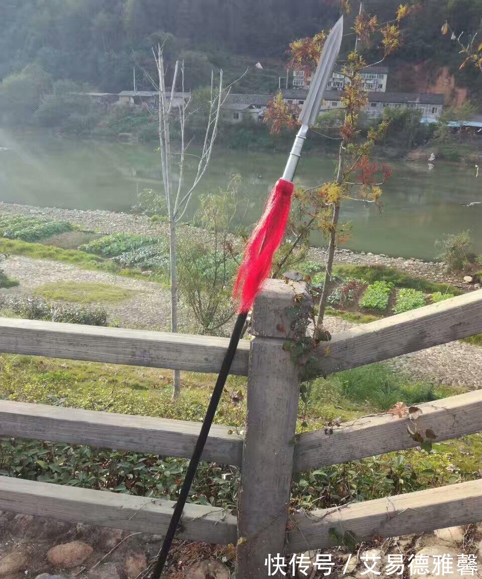 满江红@“烈酒在喉剑在腰”史上男人味炸裂的十五句诗词,哪首最燃?