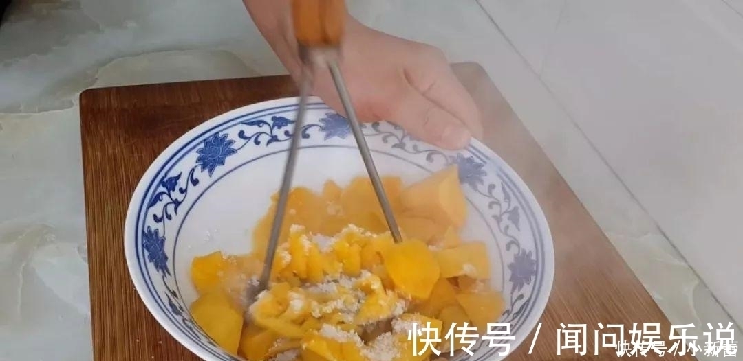 2个红薯, 1袋牛奶, 手不粘面, 做出最好吃的小零食, 放凉都不会硬