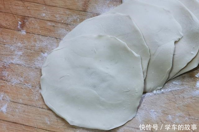 早餐在家吃实惠,一锅煎包只花5块钱,全家人吃得饱饱的,真香!