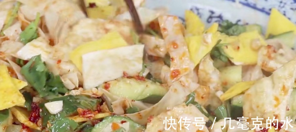 清洗干净|鸡蛋这样做太香了，不煮也不炒，上桌比肉还受欢迎，开胃又解馋！