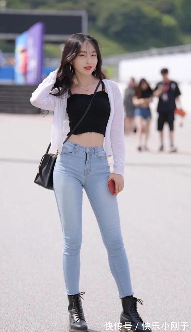 美丽 穿着紧身牛仔裤的小妹妹,展现美丽曲线清新自然,青春可爱!