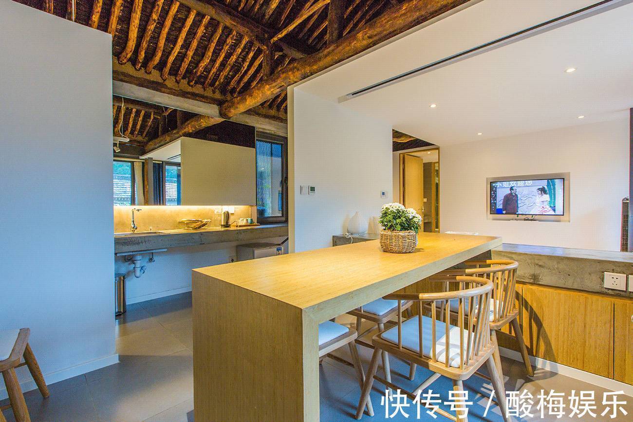 改造|2年砸下50万,他将土房改造成豪宅,见到雪中的庭院,我哭了