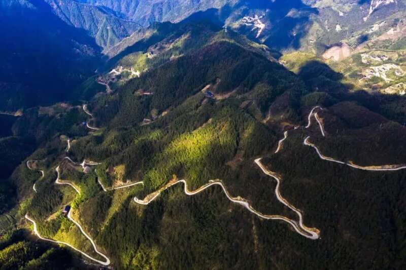 璜尖天路|行“天路”探秘境：皖浙1号旅游风景道开通