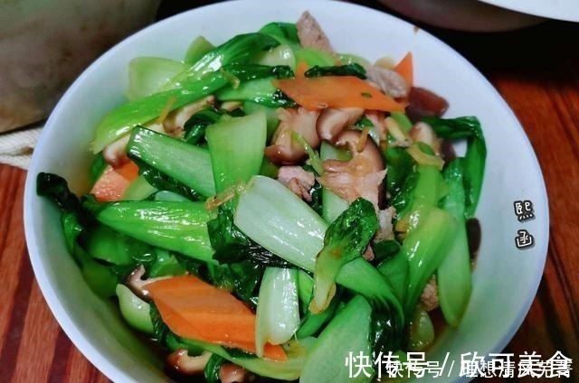 晒老妈生日宴,9菜1汤荤素搭配,朋友都说比饭店实惠又健康