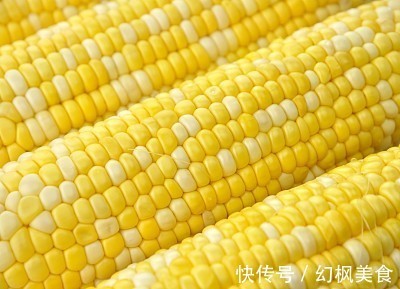 香甜|煮玉米时，别直接下锅！多加“2样”，玉米又香又甜，比买的好吃