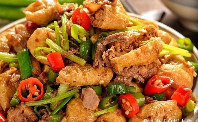 简单易学,绝对美味!香到能吃三碗饭的菜,天冷吃别提多舒服啦!