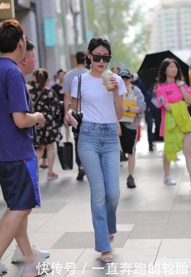收起你的阔腿裤,今夏“喇叭裤”更吃香,不仅减龄又显瘦!