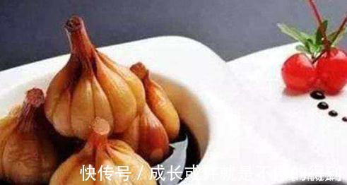 大蒜|醋泡大蒜有4大功效但3类人最好别碰，尤其是第三种，尽量别吃