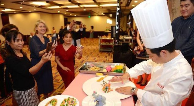 舌尖|谁还记得舌尖上的中国里的小吃,曾经卖2块,如今涨到10块后