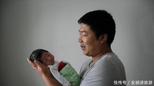 小兰|“你没资格抱孩子”，娃被抱出产房，宝爸刚要伸手，却被护士制止