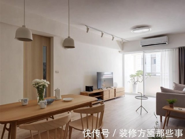 宜家|85平宜家风二居室,电视背景墙没有多余的造型,显得空间很大