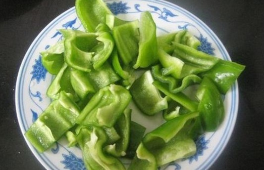 禁忌|青椒又叫“不老菜”，常吃收获2个好处，但此禁忌要牢记