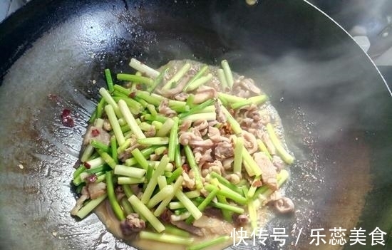 蒜条|“它”是猪身上的宝，孩子常吃身体强壮长高个，隔三差五就要吃！