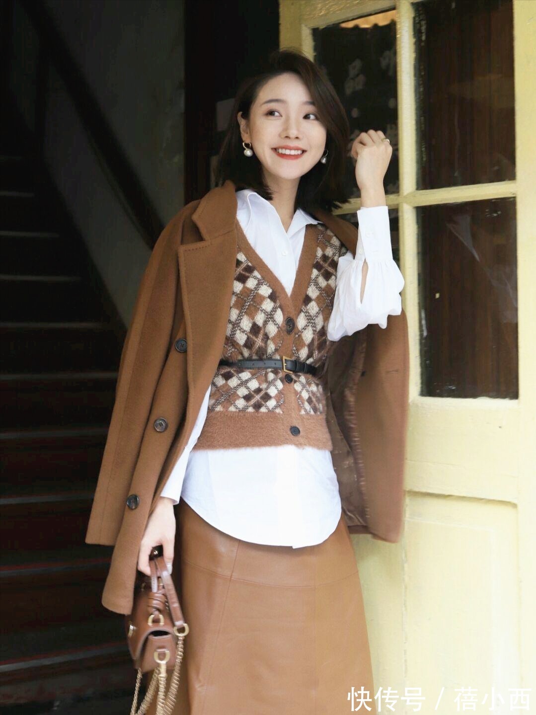 针织衫|“针织衫+半身裙”才是当季最in,来学穿搭技巧,优雅到骨子里