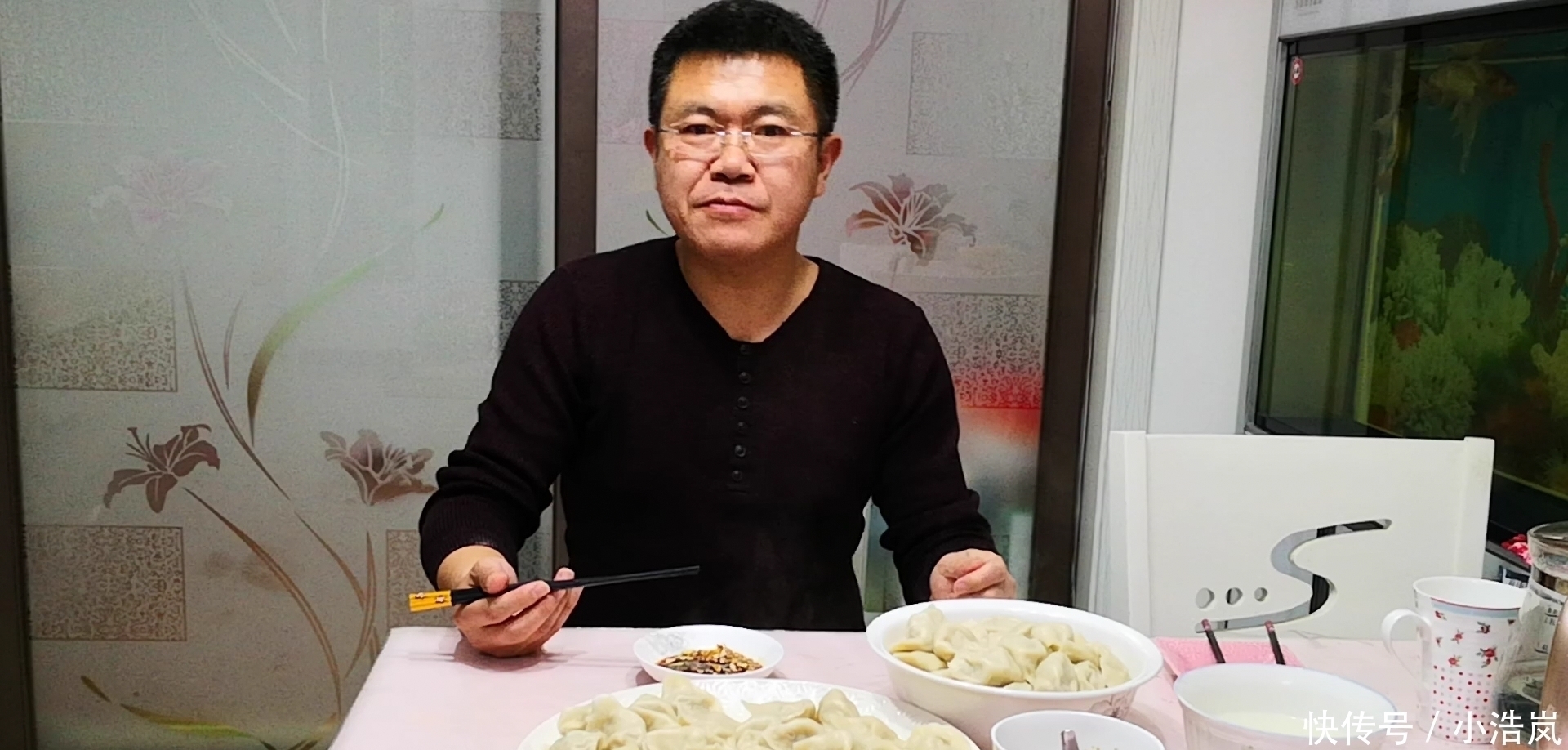 饺子包好后,直接放冰箱就“废了”,教你一招,饺子不粘连不开裂