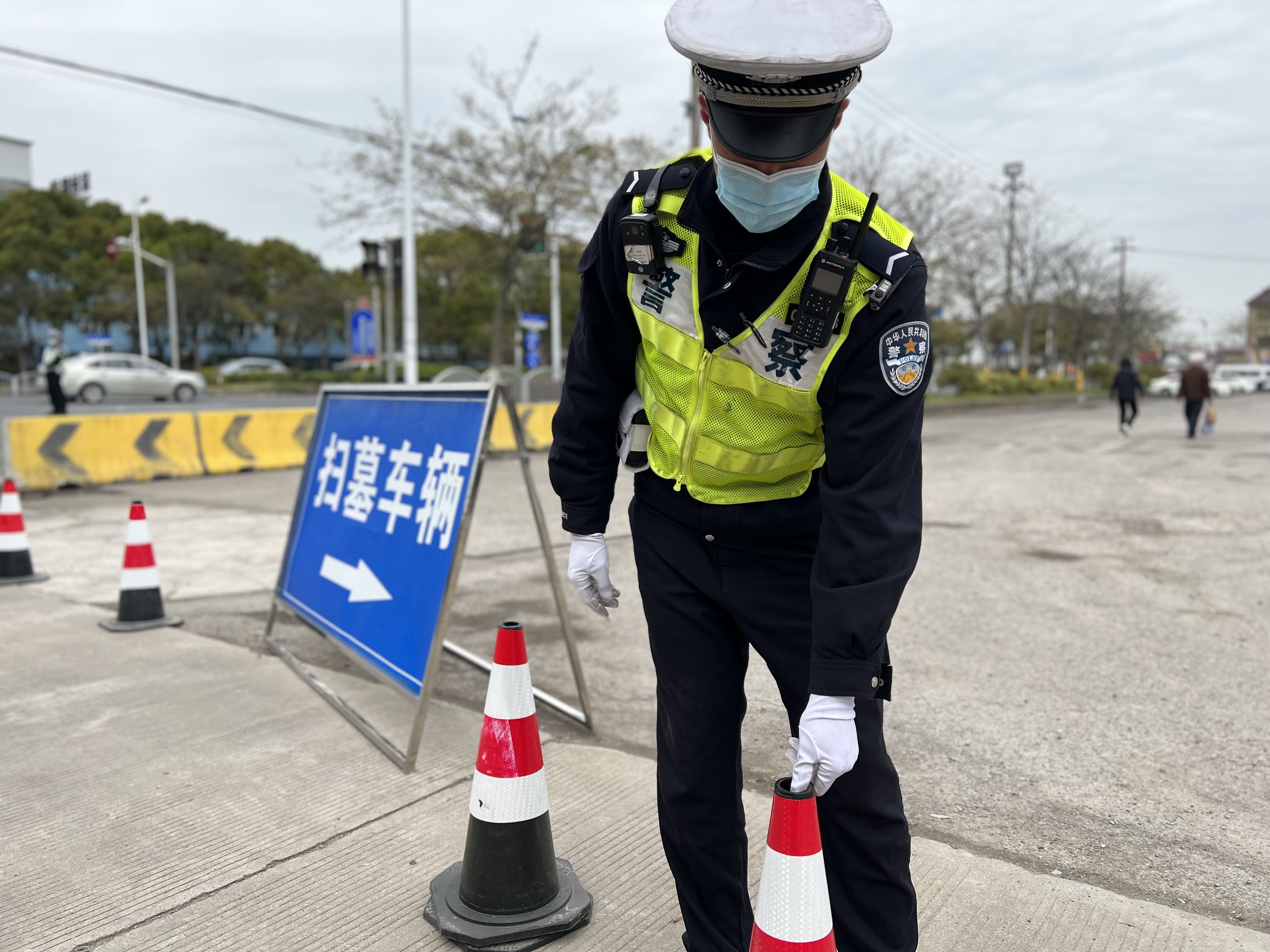 清明将至，宝山警方全力保障市民安全出行