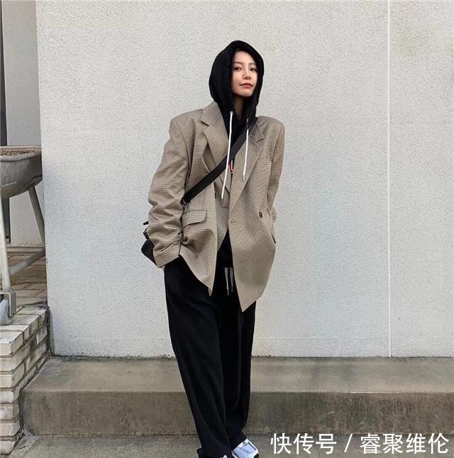 今春火了一种穿法,叫“西装+卫衣”,青春又时尚,小个子也适合