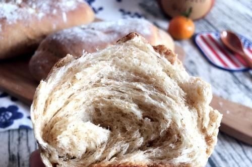 买面包时，尽量避开这一种，烘焙师：只有不懂的人才会吃