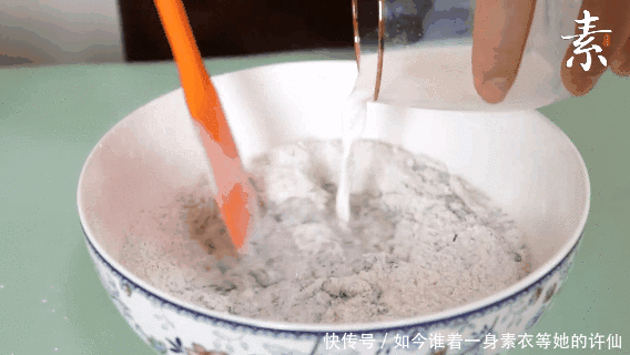 它钙是牛奶的5倍,做成馒头香软有嚼劲,孩子爱吃长高高!