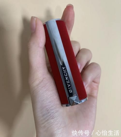 花钰|大牌口红别乱买,口红的保质期要会看,别稀里糊涂花冤枉钱