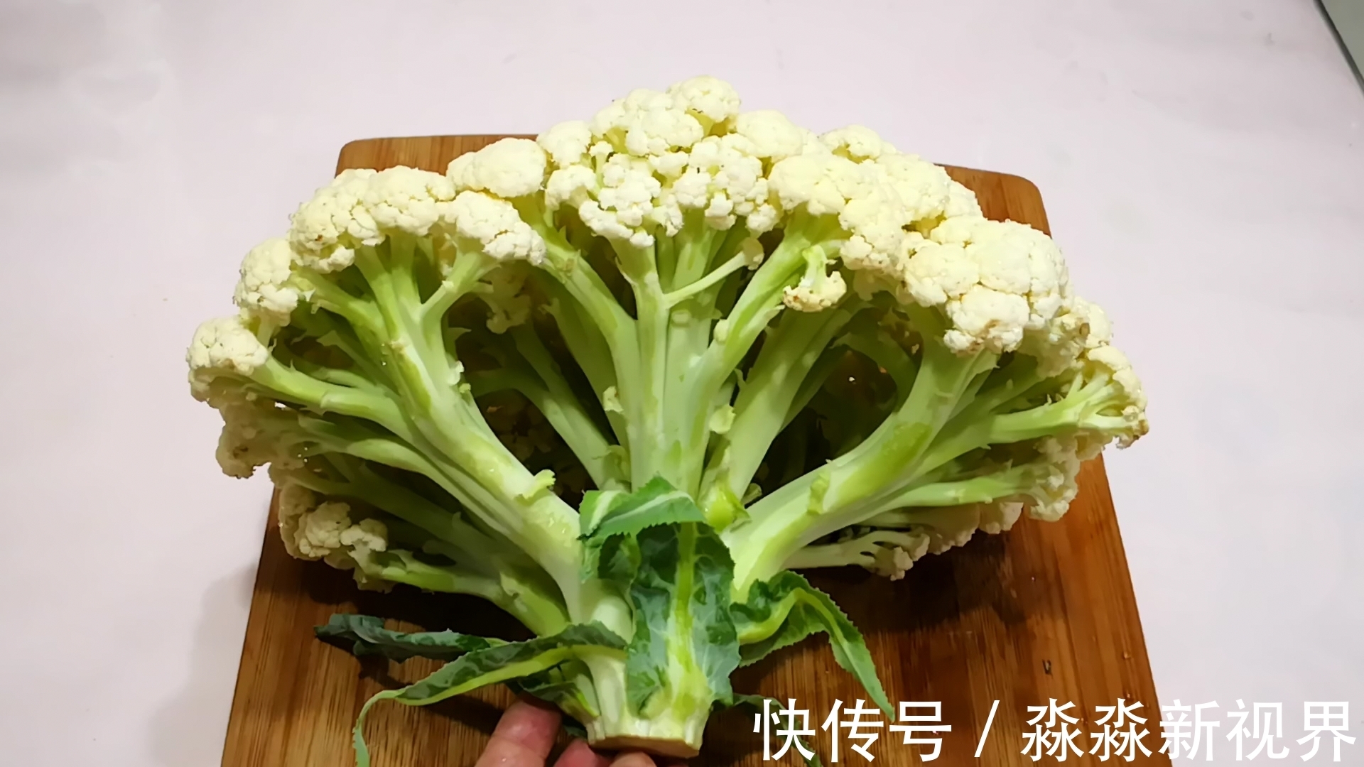 炒花菜时,到底要不要焯水以前没注意,难怪花菜不脆不入味