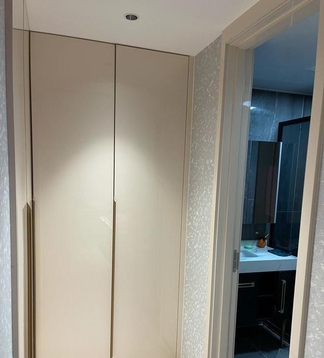 玄关|装修一年多终于完工,墙面刷艺术墙漆非常有档次,一家人都满意