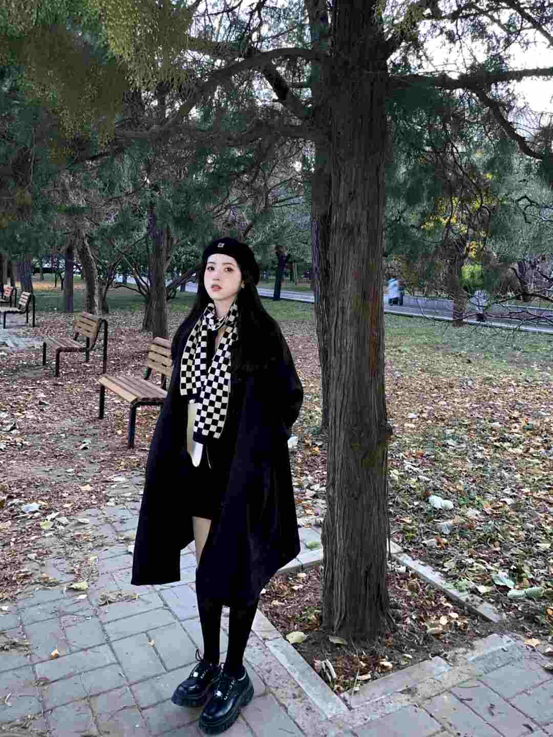 身材 大衣搭不过膝短裙真好看,保暖减龄又能秀身材,时髦精赶快学起来