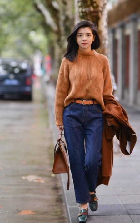 下半身 突然火了一种穿法叫“牛仔裤+乐福鞋”,时髦显瘦有气场,谁穿谁美