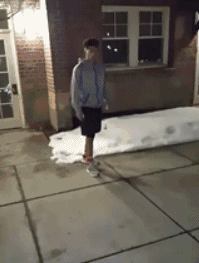 |搞笑GIF:兄弟,你脑回路有点长啊