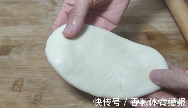 牛舌状|第一次用开水烫面做口袋饼,没想到这么简单,凉了也不硬,真好吃