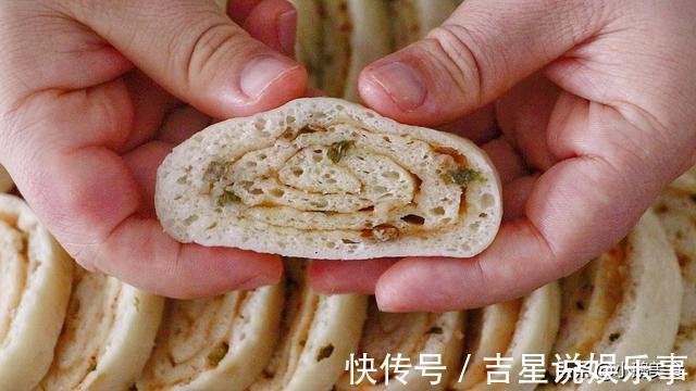 做法|2个土豆1碗面，这做法实在太香了，松软多层像面包，吃一次忘不了