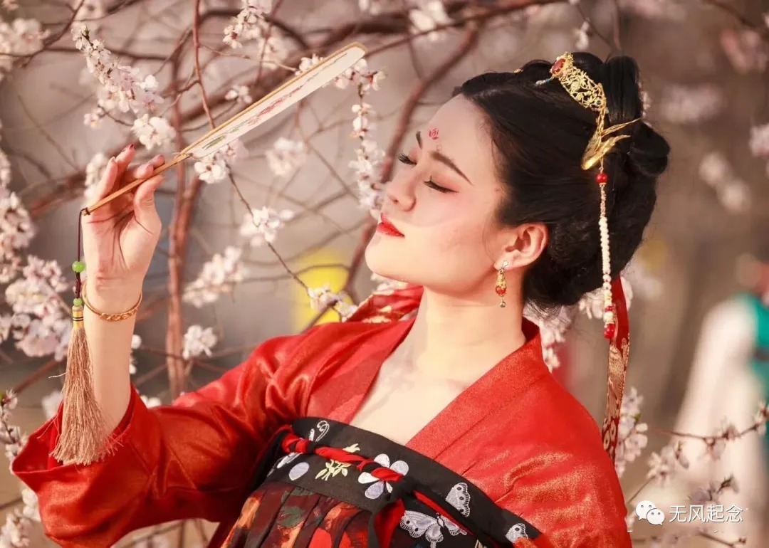 宗室$他出身于唐朝宗室,一生不近女色,却喜爱猴子,还喜欢品茶