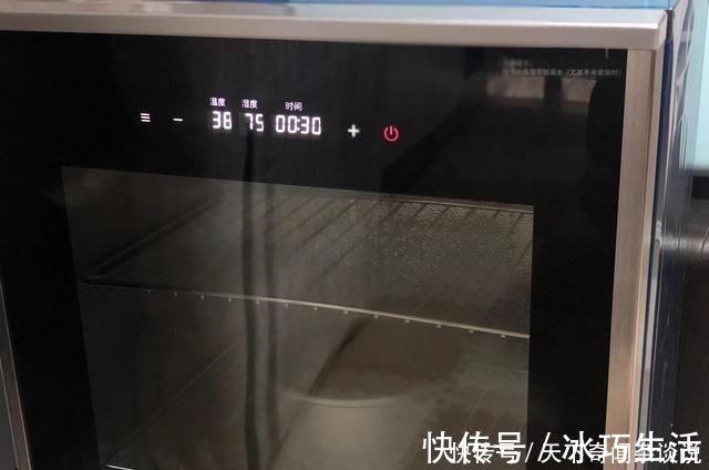 红糖发糕有弹性，不粘牙有诀窍，别光用面粉，加点它，一次就成功