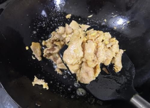 需要的食材，感觉吃饭可香了，往锅里一倒，保准你两天不吃就喊馋