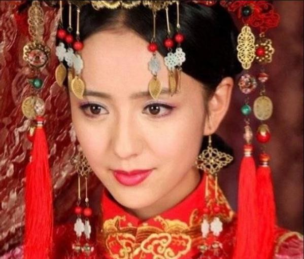 横批#小姐出上联茶壶水壶紫砂壶,哪壶不开提哪壶,秀才巧答抱美人归