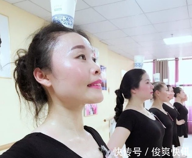 靠《星光大道》一夜走紅，成名后拋妻棄女，女兒苦苦挽留遭無視