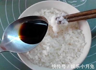 猪油|五分钟酱油拌饭，简单烹饪不仅是最佳选择，更是大人小孩的最爱！