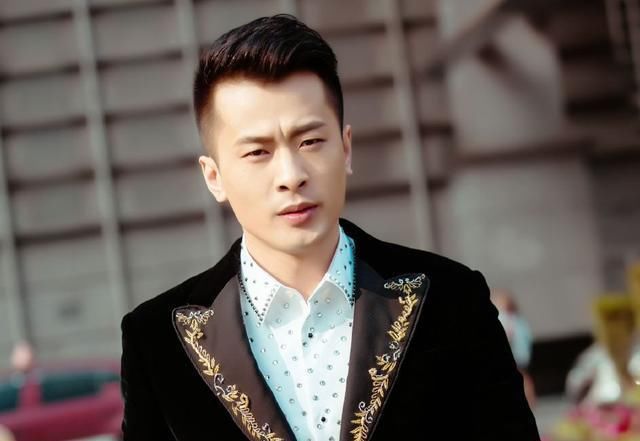 辛巴解封后亮相直播间,直言正在备货,将无偿送礼回馈家人们